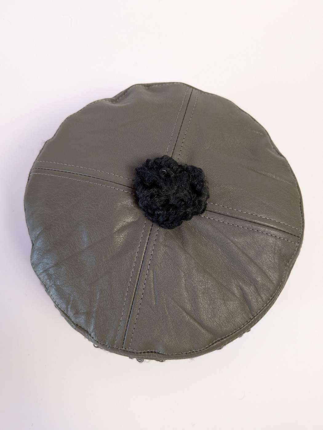 round cap in leather top side