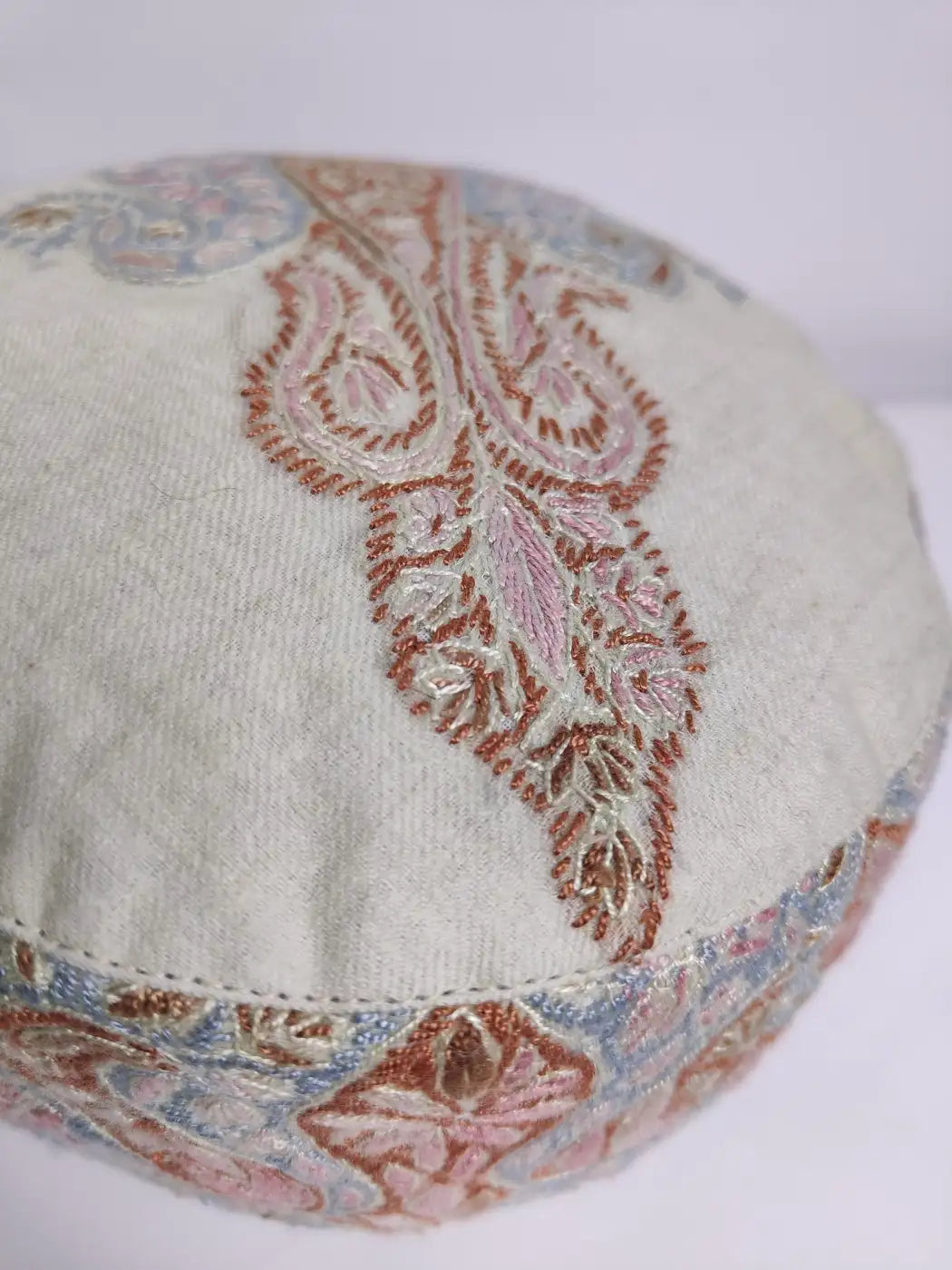 Pashmina Cream Cap for Gents with Kashmiri Sozni Embroidery