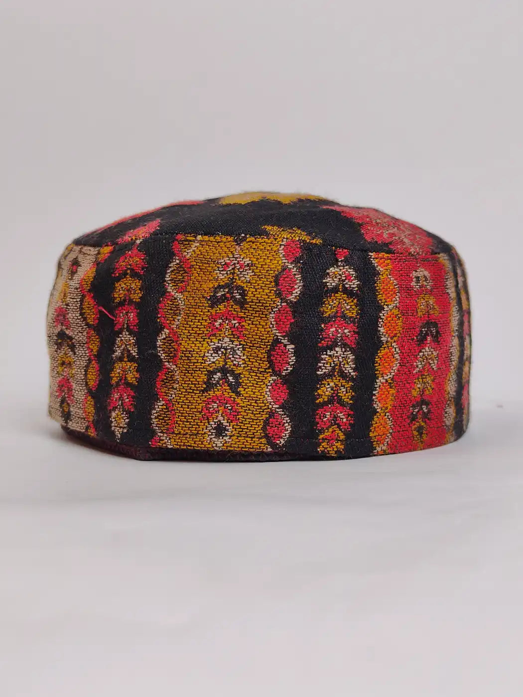 Kani topi in black with side lakeer pattern