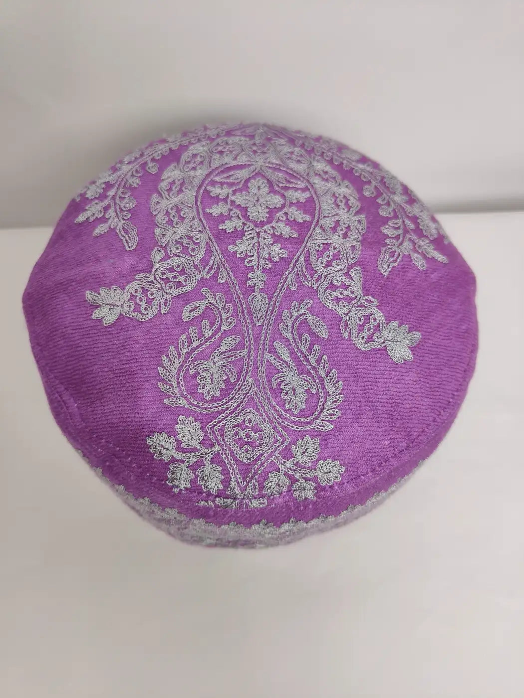 Kashmiri mp pashmina topi in light purple colour woth sozni work