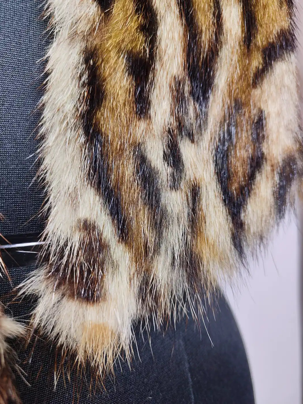 natural fur tie