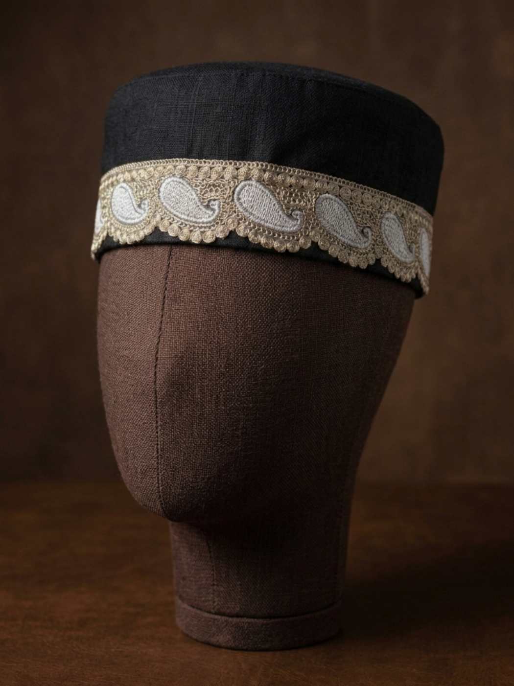 Stylish Round Womens Foldable Cap With Zari Embroidery Border