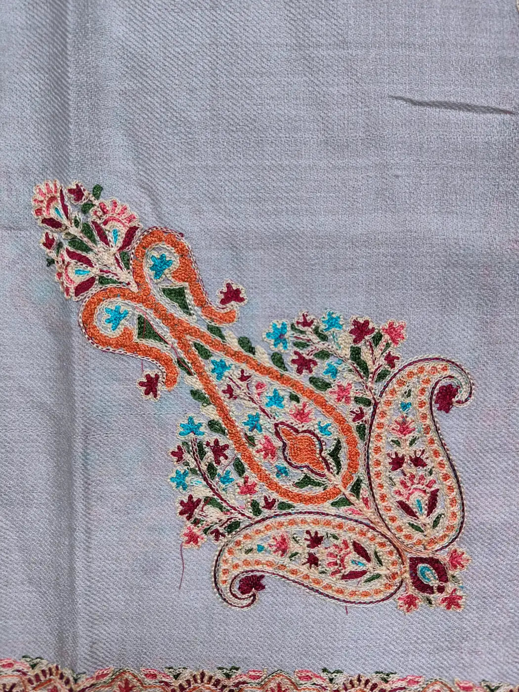 Embroidered paisley design on mens headscarf