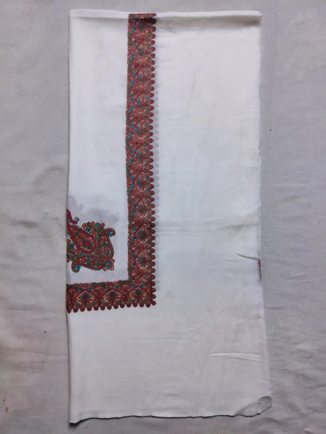 beige Arabic rumal with continuous border and paisley pattern 