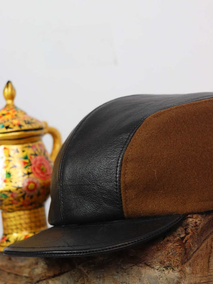 cap in pure leather and tweed wool