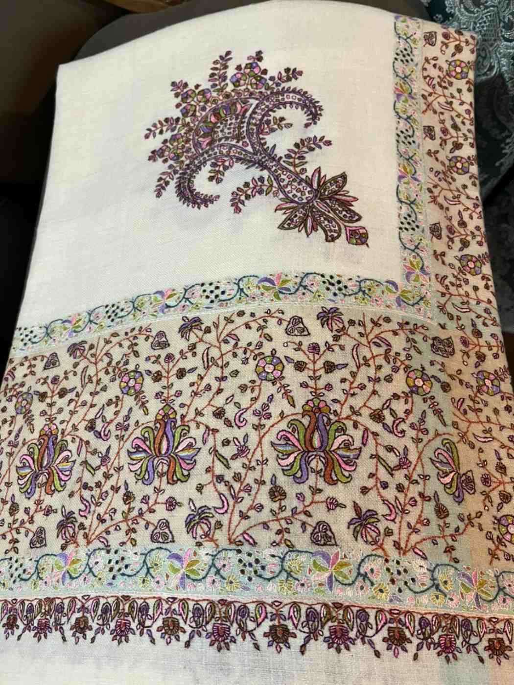 white pure pashmina arabic safakash with hand sozni work at borders and corners 