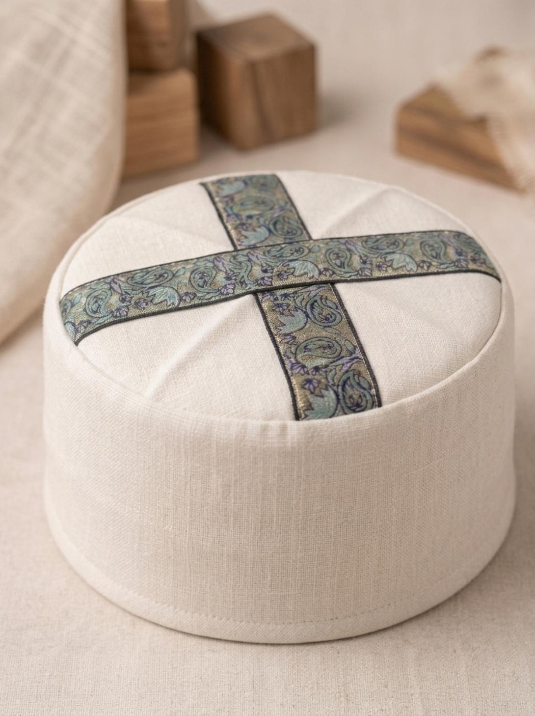 round white colour gents cap with sozni work on top