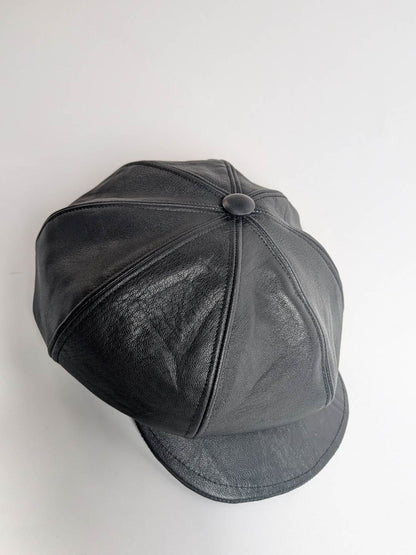 black genuine flat cap in leather 