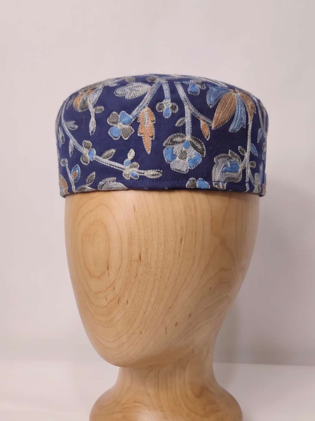 dark blue round cap