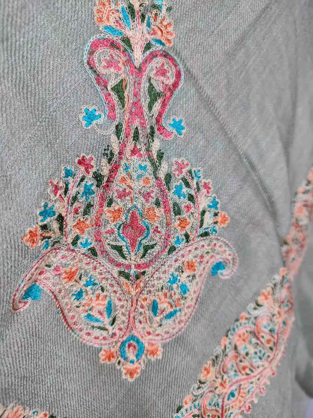 Arabic rumal with paisley motif at corner in nalki aari embroidery