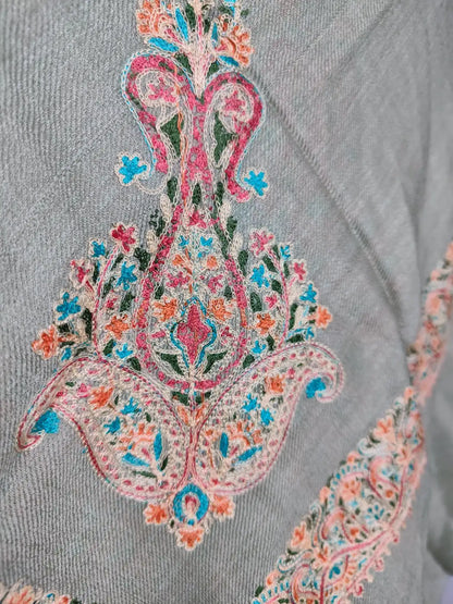 Arabic rumal with paisley motif at corner in nalki aari embroidery