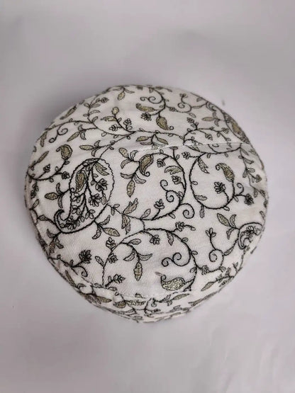 skull cap in white with embroidery