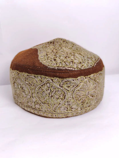 Brown cap in hand sozni with paisley motif