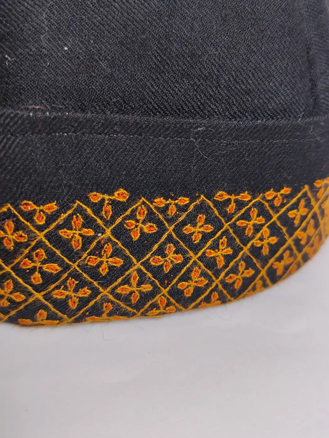 geometrical sozni work across border 