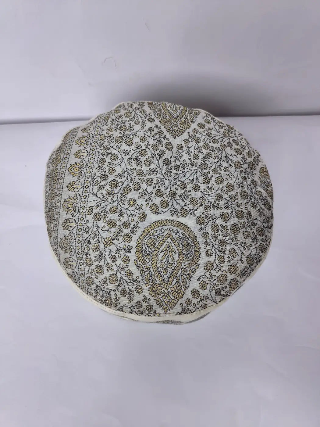 kani cap in white top side