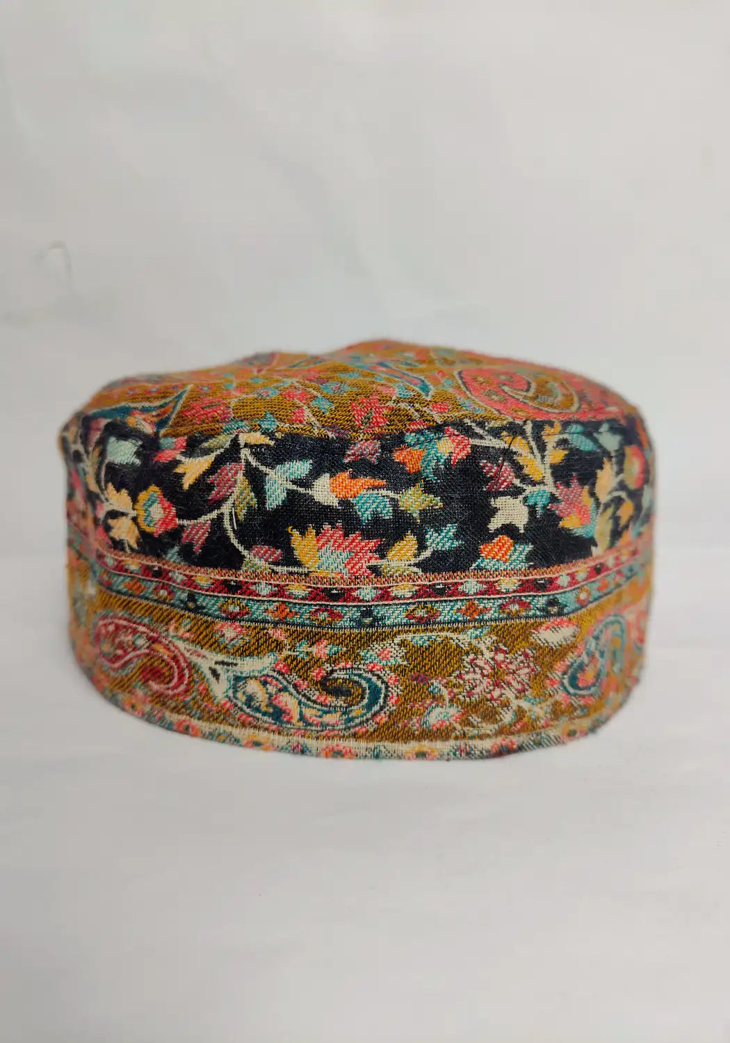 kani cap with continuous badam pattern