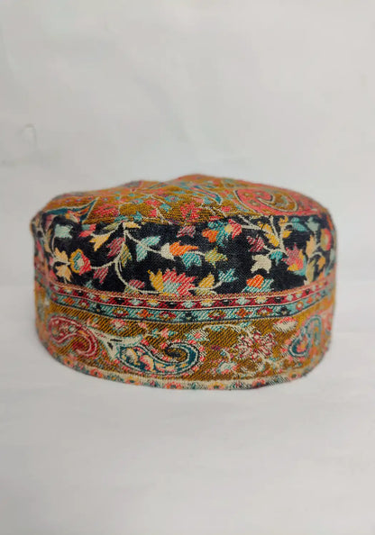 kani cap with continuous badam pattern