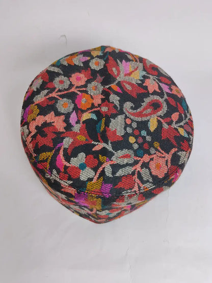 Kani cap in black base top side florals