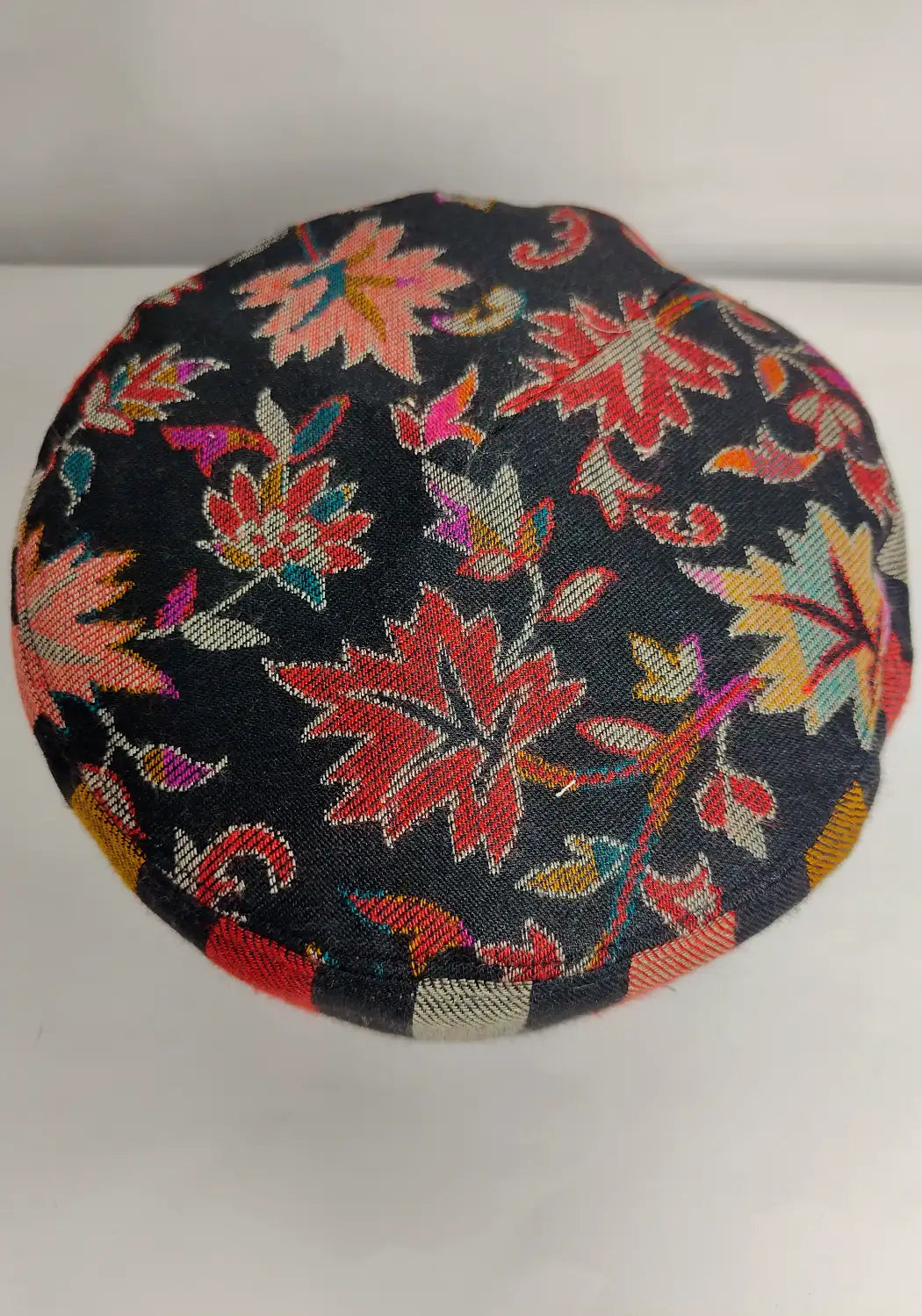 kani chinari pattern on the top side of the black Kashmiri kani cap