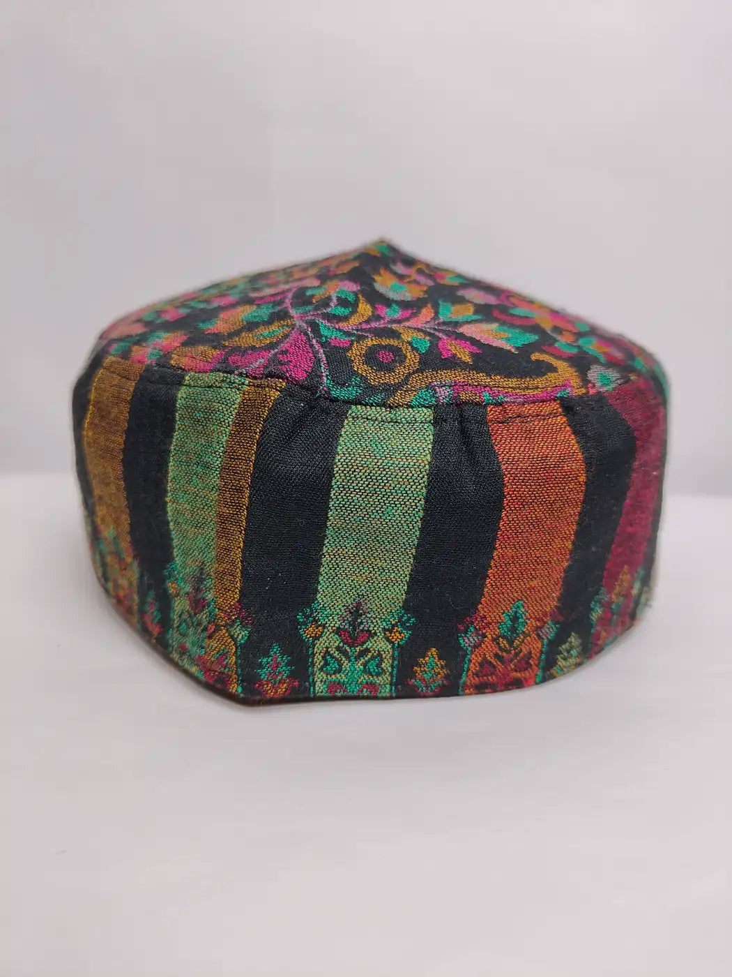 Black classic cap with lakeer patterns in kani woven