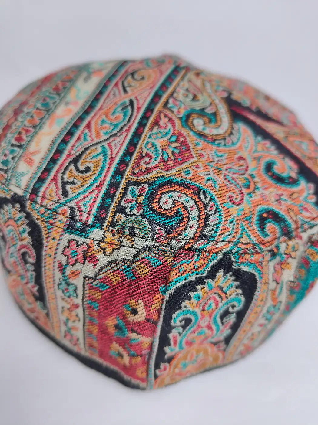 Mens kani cap in black with florals