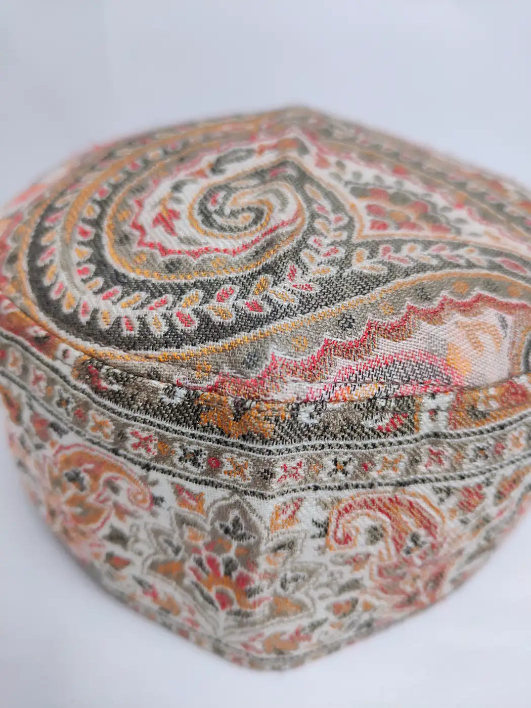 kani unique cap with curved kani motifs