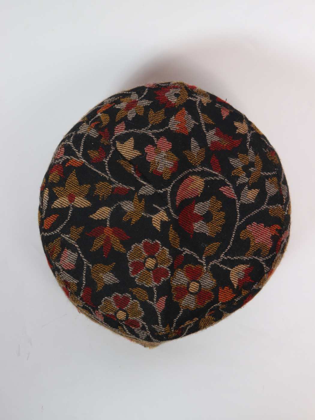 Black cap in top side floral woven