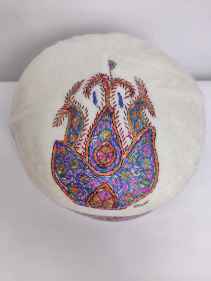 pashmina Kashmiri cap in cream top side with paisley motif with hand Sozni 