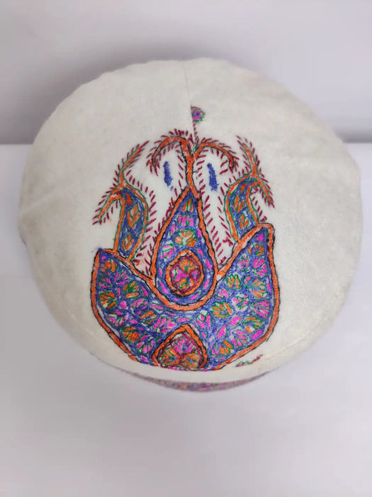 pashmina Kashmiri cap in cream top side with paisley motif with hand Sozni 