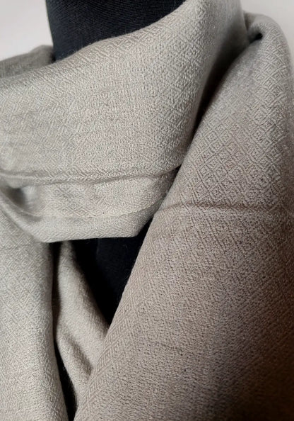 pure pashmina muffler detailing 