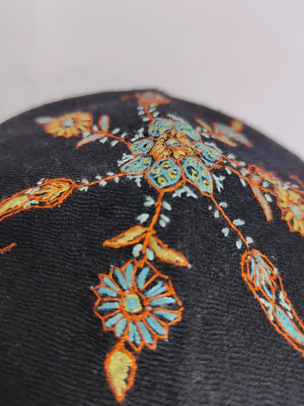kashmiri black cap with sozni work