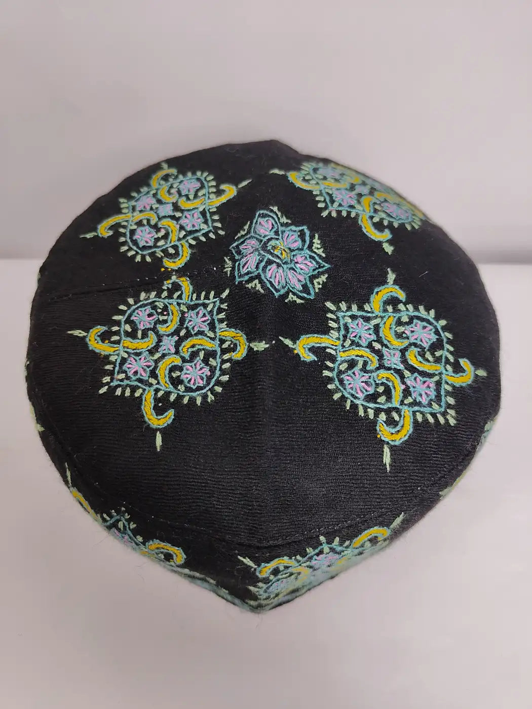 Kashmiri classic topi with top side sozni embroidery