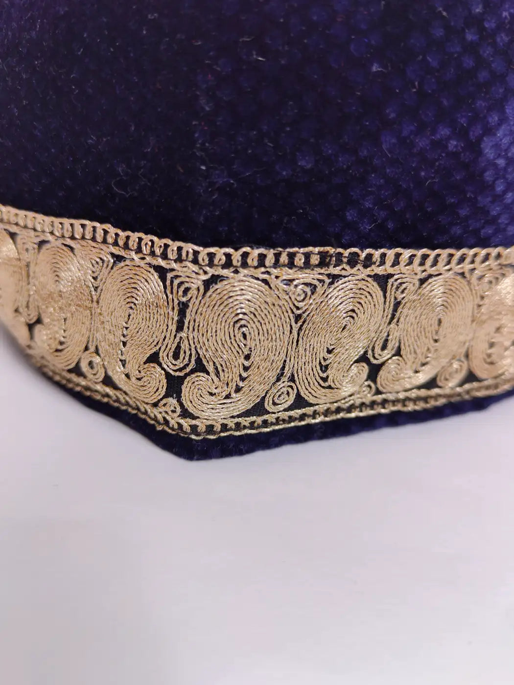 badam continuous motif