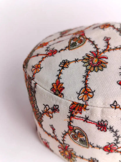 vine pattern cap in white