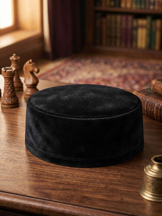 black round cap plain in velvet 