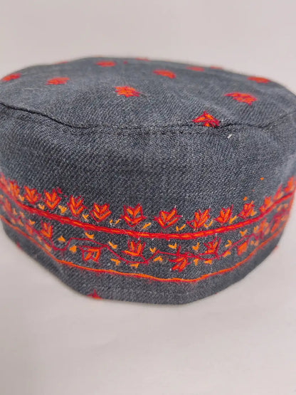 Sozni border cap in grey premium wool 