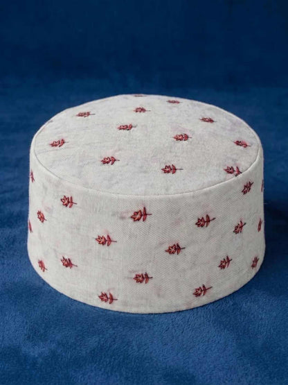 Classic White Kashmiri Topi With Sozni Work Boothis
