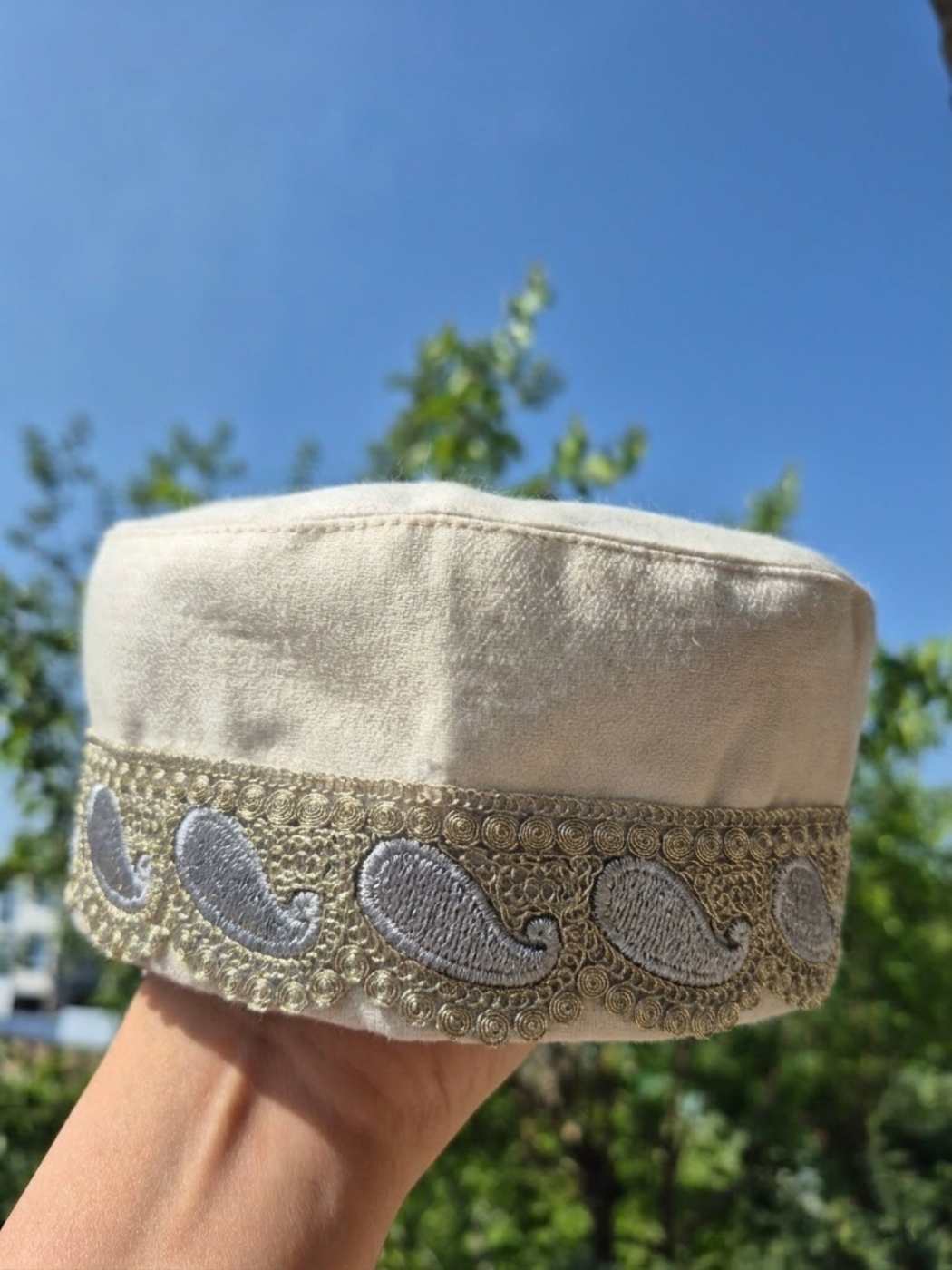 Stylish Round Foldable Cap With Zari Embroidery Border